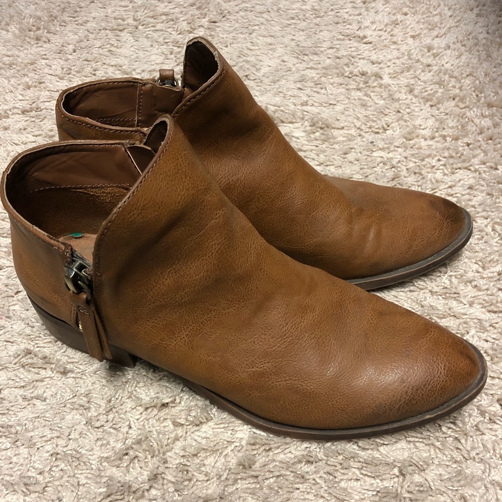 Fergalicious booties size 11